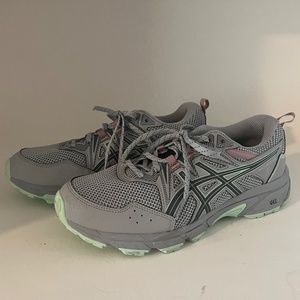 *SOLD ASICS Gel Venture 8